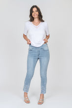 Load image into Gallery viewer, SLIM FIT PULL ON JEANS - GG937BB-AN
