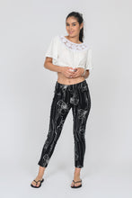 Load image into Gallery viewer, LADIES SPRING SUMMER COMFORT SQUIGGLE PRINT 7/8 PANT - 97091
